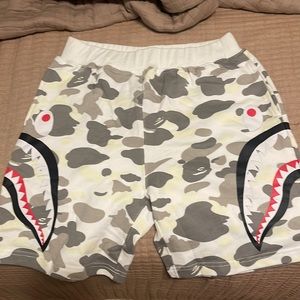 Brand new men’s pair of bape shorts xL